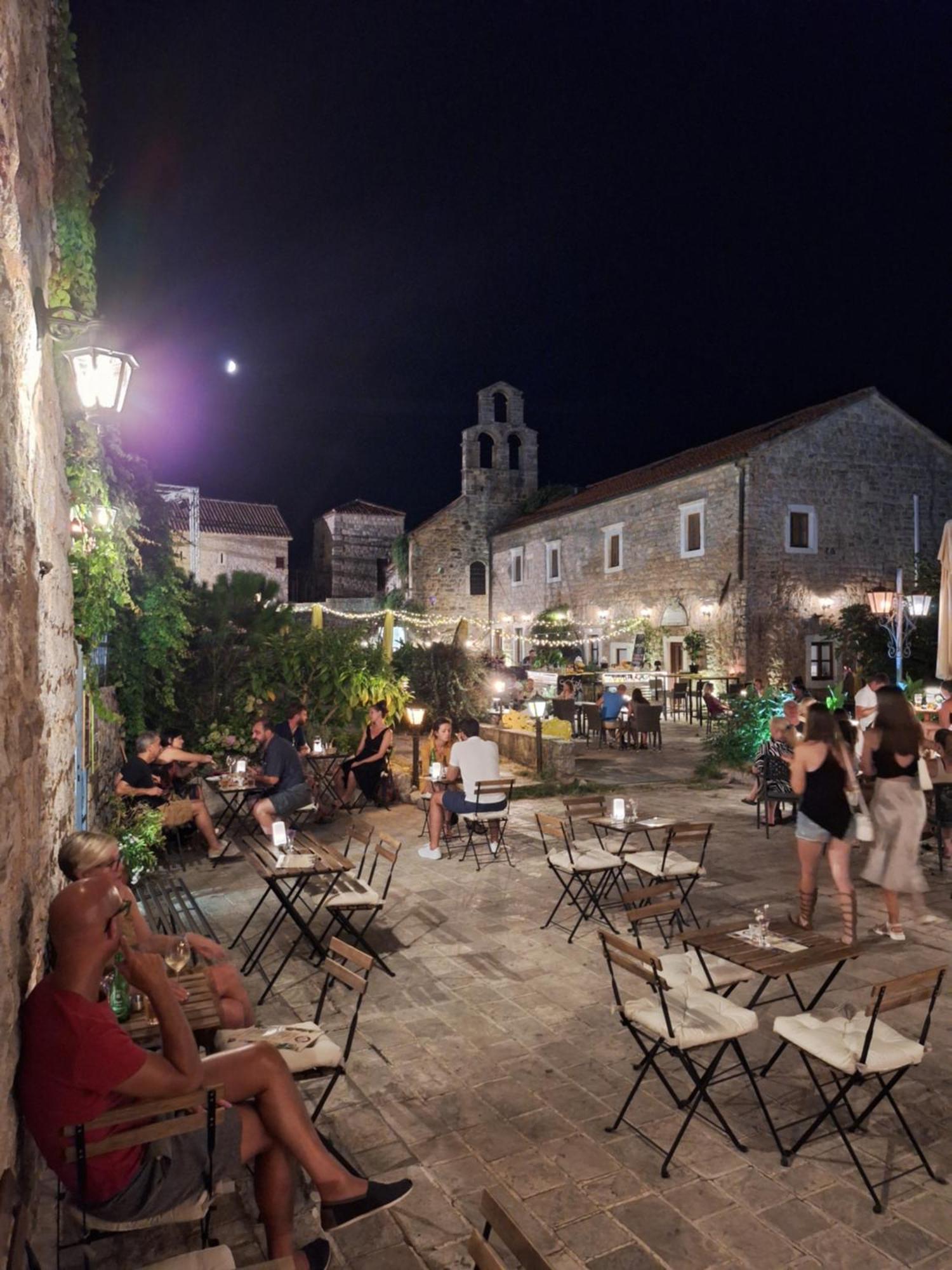 Freedom Hostel Budva Bagian luar foto