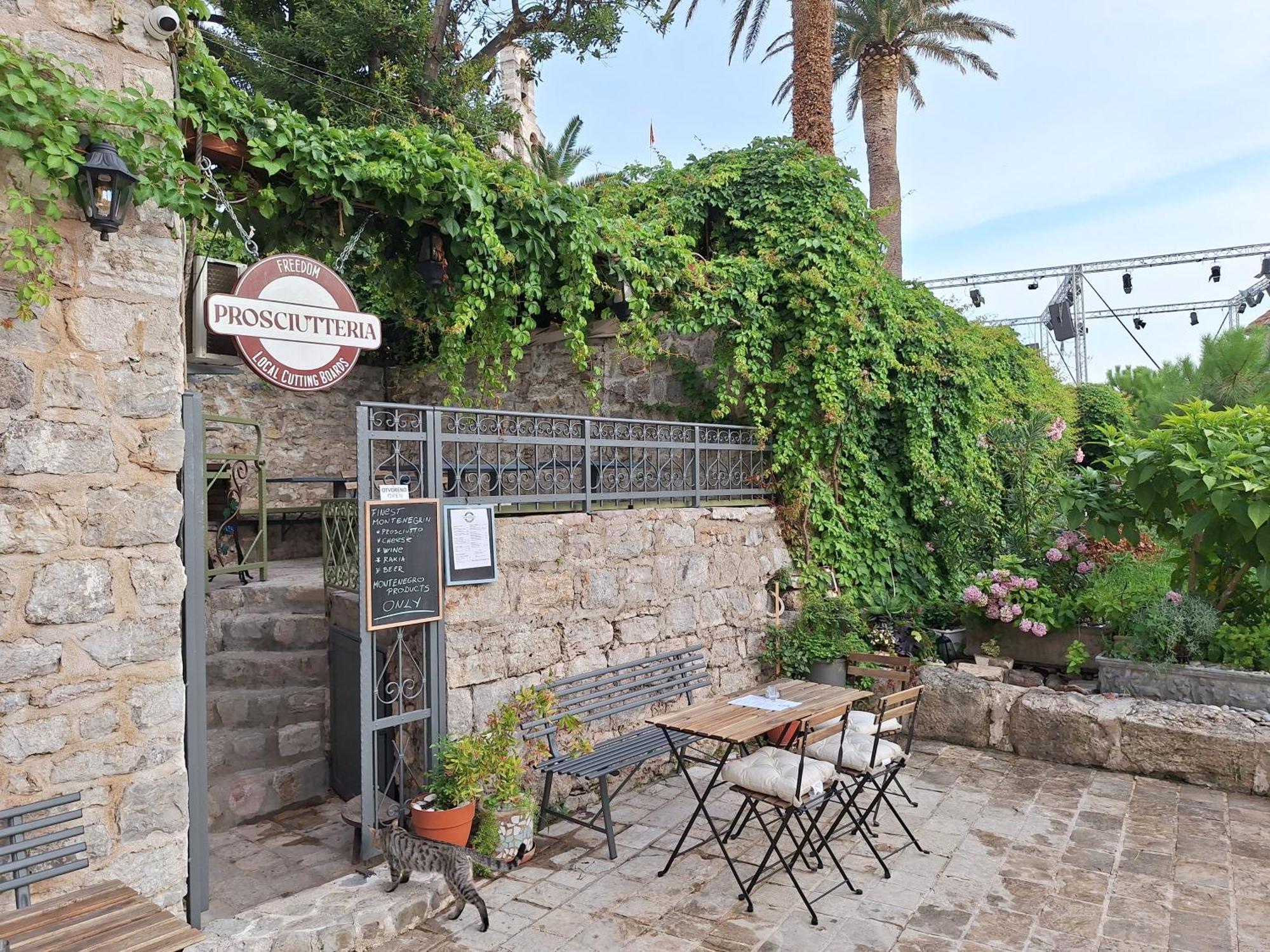 Freedom Hostel Budva Bagian luar foto